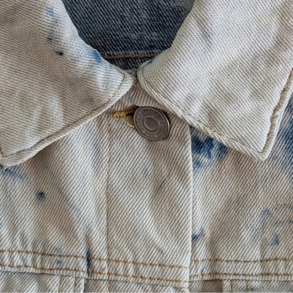 Free People Bleach Wash Denim Jacket Cropped Jean Jacket Sz L - Picture 9 of 15